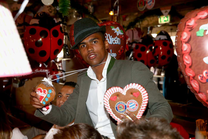Douglas-Costa-Oktoberfest-490649606.jpg